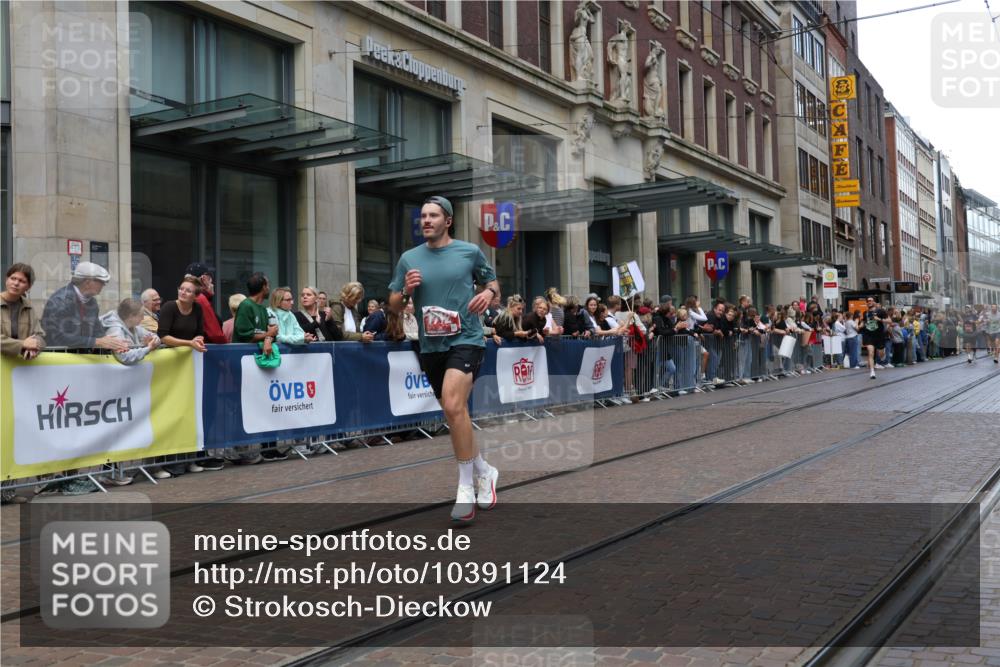 13.09.2026 - 21. swb-Marathon Bremen Strokosch-Dieckow http://msf.ph/oto/10391124 13.09.2026 13:05:00 Ziel 439, 1822, 2297, 3196, 3365, 4025, 4729, 5092, 7102, 7141, 9273, 1336, 1712, 2646, 3196, 5283, 5674, 6708, 7538, 7814, 8054, 8701, 9070, 9306, 9495, 9689, 13187 meine-sportfotos.de