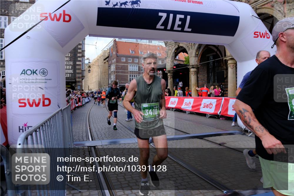 13.09.2026 - 21. swb-Marathon Bremen Tim E. http://msf.ph/oto/10391128 13.09.2026 13:36:46 Ziel 164, 372, 900, 1738, 1880, 2467, 2673, 2692, 2700, 2731, 2819, 2823, 3067, 3410, 3585, 3591, 4006, 4049, 4182, 4216, 4414, 4643, 4676, 5781, 6516, 6527, 6568, 7249, 7344, 7765, 7808, 7865, 8525, 8731, 8790, 8905, 9427, 9776, 9899, 10068, 10070, 13038 meine-sportfotos.de