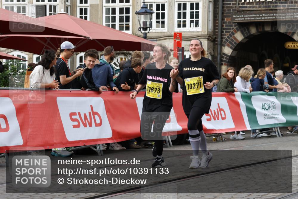 13.09.2026 - 21. swb-Marathon Bremen Strokosch-Dieckow http://msf.ph/oto/10391133 13.09.2026 11:15:06 Ziel 10271, 10519, 10557, 10705, 10752, 10776, 10805, 11085, 11097, 11098, 11186, 11288, 11408, 11645, 11673, 11876, 11974, 12191, 12193, 10606, 11424, 11990 meine-sportfotos.de