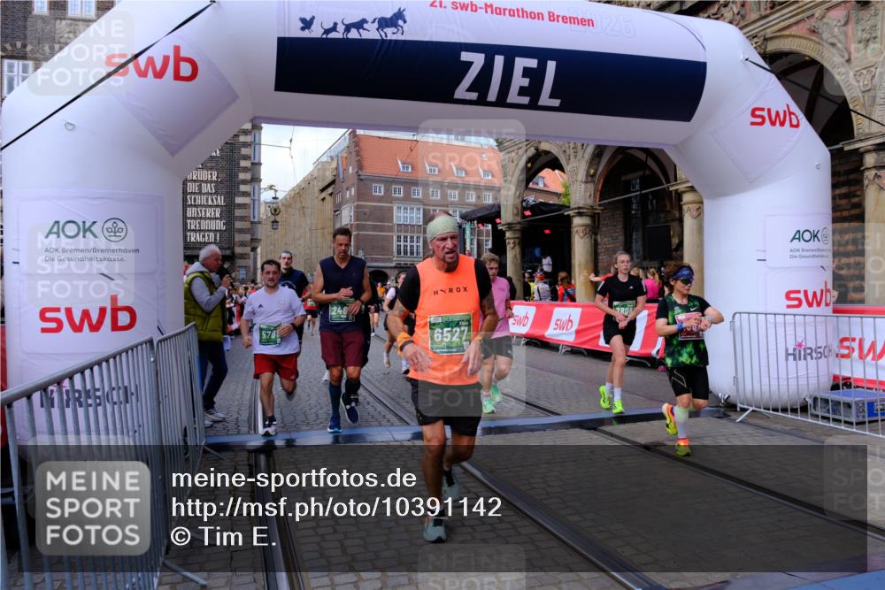13.09.2026 - 21. swb-Marathon Bremen Tim E. http://msf.ph/oto/10391142 13.09.2026 13:36:53 Ziel 164, 372, 900, 1738, 1880, 1936, 2467, 2673, 2692, 2700, 2731, 2819, 2823, 3067, 3585, 3815, 4006, 4050, 4182, 4216, 4304, 4414, 4676, 4892, 5061, 5656, 5781, 6050, 6280, 6340, 6516, 6527, 6568, 7039, 7229, 7237, 7249, 7344, 7656, 7765, 7808, 8525, 8723, 8790, 8905, 9658, 9776, 9899, 10068, 10070 meine-sportfotos.de