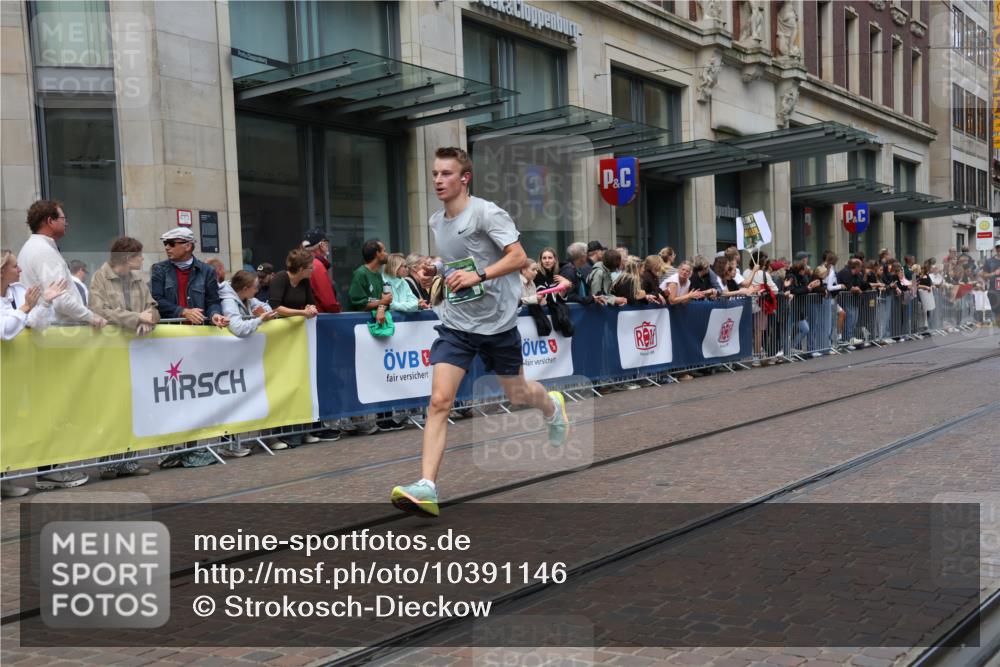 13.09.2026 - 21. swb-Marathon Bremen Strokosch-Dieckow http://msf.ph/oto/10391146 13.09.2026 13:05:06 Ziel 439, 3242, 3271, 3365, 4025, 5092, 5199, 5725, 6579, 7102, 7141, 9273, 1336, 1712, 1822, 2297, 2646, 3196, 4729, 5674, 6708, 7538, 7814, 8054, 9306, 9495, 9689, 13187 meine-sportfotos.de