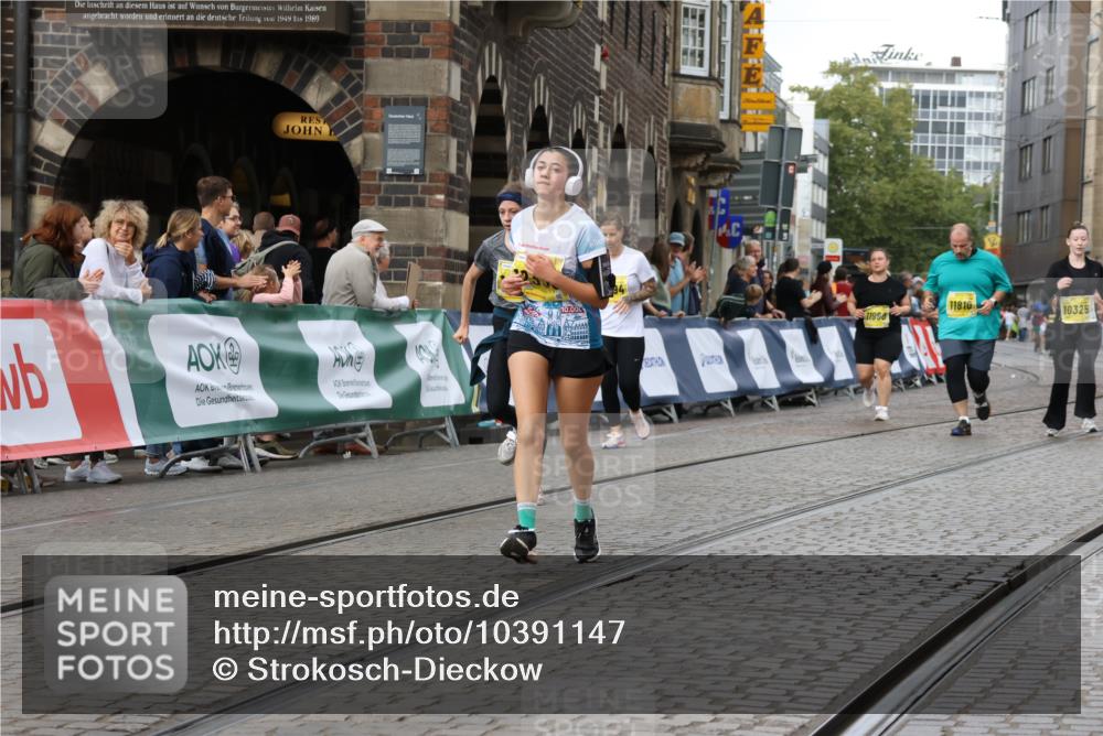 13.09.2026 - 21. swb-Marathon Bremen Strokosch-Dieckow http://msf.ph/oto/10391147 13.09.2026 11:15:09 Ziel 10271, 10519, 10557, 10605, 10705, 10752, 10776, 10805, 11085, 11097, 11098, 11186, 11288, 11645, 11673, 11876, 11974, 12191, 12193, 10606, 11424 meine-sportfotos.de
