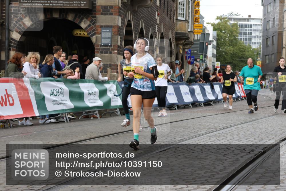 13.09.2026 - 21. swb-Marathon Bremen Strokosch-Dieckow http://msf.ph/oto/10391150 13.09.2026 11:15:10 Ziel 10271, 10519, 10557, 10605, 10705, 10752, 10776, 10805, 11085, 11097, 11098, 11186, 11288, 11645, 11673, 11876, 11974, 12191, 12193, 10606, 11424 meine-sportfotos.de