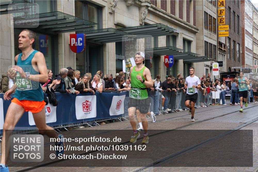 13.09.2026 - 21. swb-Marathon Bremen Strokosch-Dieckow http://msf.ph/oto/10391162 13.09.2026 13:05:10 Ziel 439, 1301, 1562, 3242, 3271, 3365, 4025, 5092, 5199, 5725, 6579, 7141, 9273, 1336, 1822, 2297, 2646, 3196, 4729, 5674, 6708, 7102, 7538, 8054, 9306, 9495, 13187 meine-sportfotos.de
