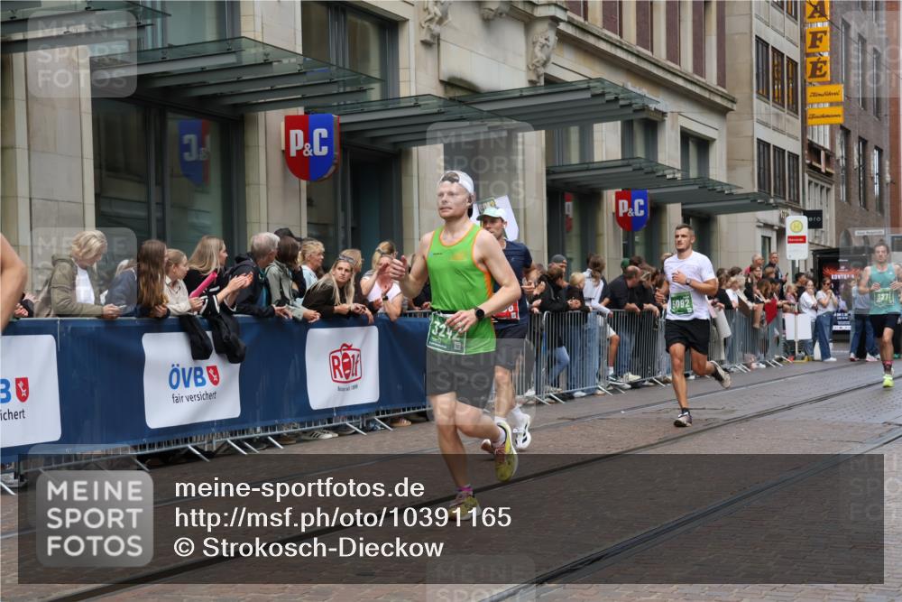 13.09.2026 - 21. swb-Marathon Bremen Strokosch-Dieckow http://msf.ph/oto/10391165 13.09.2026 13:05:10 Ziel 439, 1301, 1562, 3242, 3271, 3365, 4025, 5092, 5199, 5725, 6579, 7141, 9273, 1336, 1822, 2297, 2646, 3196, 4729, 5674, 6708, 7102, 7538, 8054, 9306, 9495, 13187 meine-sportfotos.de