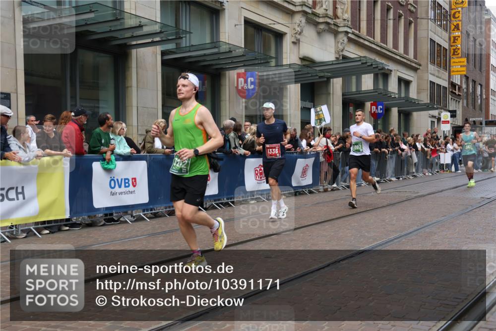 13.09.2026 - 21. swb-Marathon Bremen Strokosch-Dieckow http://msf.ph/oto/10391171 13.09.2026 13:05:11 Ziel 439, 1301, 1562, 3242, 3271, 3365, 4025, 5092, 5199, 5725, 6579, 7141, 9273, 1336, 1822, 2297, 3196, 4025, 4729, 5674, 6708, 7102, 7538, 8054, 9306, 9495, 13187 meine-sportfotos.de