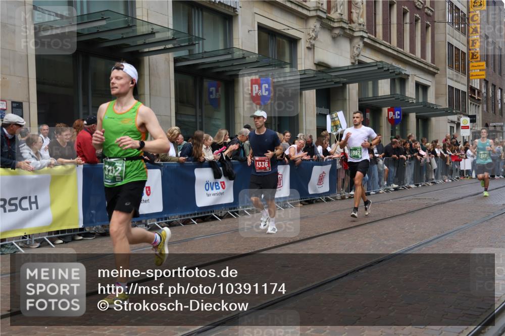 13.09.2026 - 21. swb-Marathon Bremen Strokosch-Dieckow http://msf.ph/oto/10391174 13.09.2026 13:05:11 Ziel 439, 1301, 1562, 3242, 3271, 3365, 4025, 5092, 5199, 5725, 6579, 7141, 9273, 1336, 1822, 2297, 3196, 4025, 4729, 5674, 6708, 7102, 7538, 8054, 9306, 9495, 13187 meine-sportfotos.de