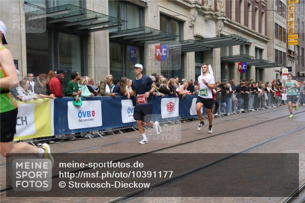 13.09.2026 - 21. swb-Marathon Bremen Strokosch-Dieckow http://msf.ph/oto/10391177 13.09.2026 13:05:11 Ziel 439, 1301, 1562, 3242, 3271, 3365, 4025, 5092, 5199, 5725, 6579, 7141, 9273, 1336, 1822, 2297, 3196, 4025, 4729, 5674, 6708, 7102, 7538, 8054, 9306, 9495, 13187 meine-sportfotos.de