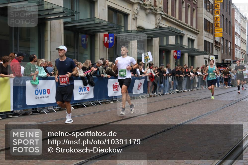 13.09.2026 - 21. swb-Marathon Bremen Strokosch-Dieckow http://msf.ph/oto/10391179 13.09.2026 13:05:11 Ziel 439, 1301, 1562, 3242, 3271, 3365, 4025, 5092, 5199, 5725, 6579, 7141, 9273, 1336, 1822, 2297, 3196, 4025, 4729, 5674, 6708, 7102, 7538, 8054, 9306, 9495, 13187 meine-sportfotos.de