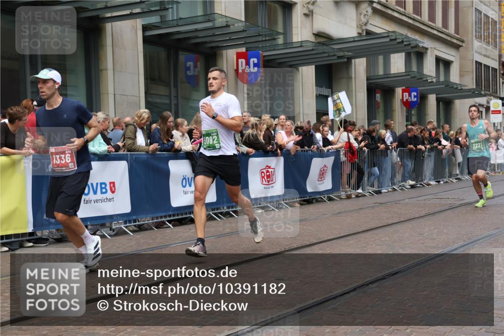 13.09.2026 - 21. swb-Marathon Bremen Strokosch-Dieckow http://msf.ph/oto/10391182 13.09.2026 13:05:12 Ziel 439, 1301, 1562, 3242, 3271, 3365, 5092, 5199, 5725, 6579, 7141, 9273, 1336, 1822, 2297, 3196, 4025, 4729, 5674, 6708, 7102, 7538, 8054, 9306, 9495 meine-sportfotos.de