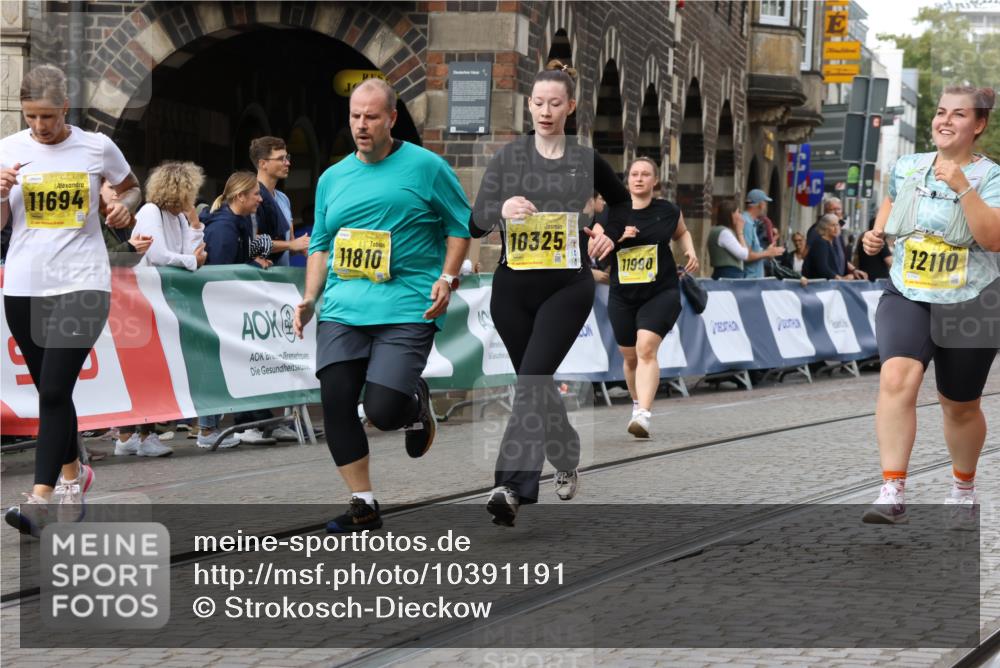 13.09.2026 - 21. swb-Marathon Bremen Strokosch-Dieckow http://msf.ph/oto/10391191 13.09.2026 11:15:14 Ziel 10271, 10325, 10557, 10605, 10752, 10776, 10805, 11085, 11097, 11098, 11288, 11645, 11673, 11810, 11876, 11974, 12110, 12191, 12193, 12333, 10606, 11424 meine-sportfotos.de