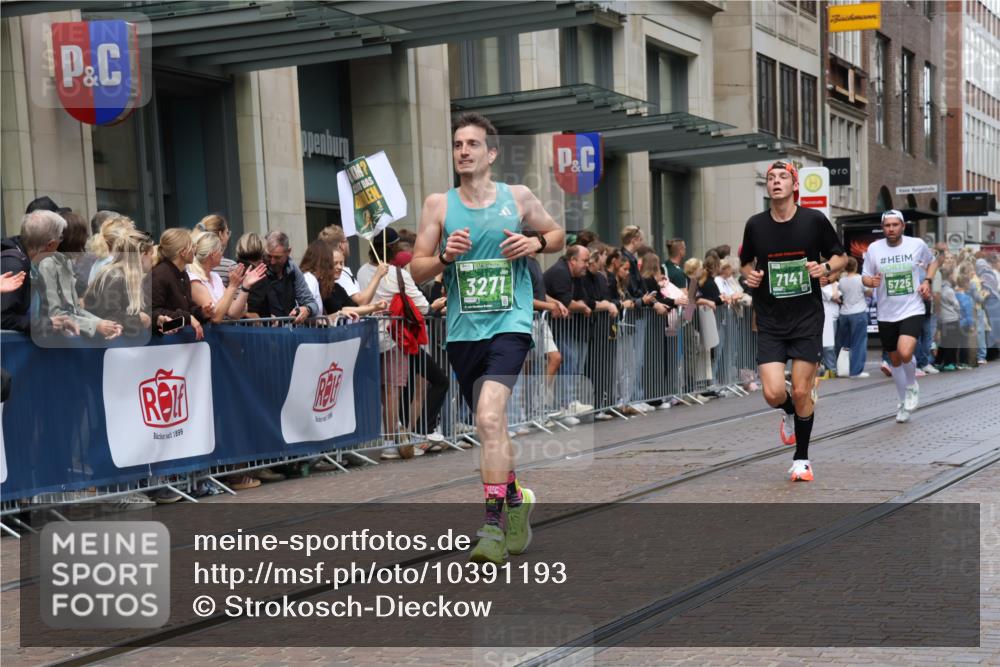 13.09.2026 - 21. swb-Marathon Bremen Strokosch-Dieckow http://msf.ph/oto/10391193 13.09.2026 13:05:13 Ziel 439, 1301, 1562, 1879, 3242, 3271, 3365, 5092, 5199, 5725, 6579, 7141, 9273, 1336, 1822, 2297, 3196, 4025, 4729, 6708, 7102, 7538, 8054, 9273, 9306, 9495 meine-sportfotos.de