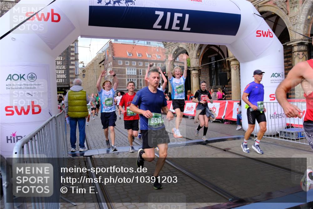 13.09.2026 - 21. swb-Marathon Bremen Tim E. http://msf.ph/oto/10391203 13.09.2026 13:36:58 Ziel 164, 813, 843, 1936, 2467, 2673, 2731, 2819, 2823, 3067, 3585, 3635, 3815, 3998, 4006, 4050, 4182, 4216, 4304, 4335, 4414, 4676, 4892, 5061, 5447, 5656, 5781, 5823, 6050, 6280, 6340, 6516, 6527, 6568, 6966, 7039, 7229, 7237, 7249, 7344, 7640, 7656, 7765, 7808, 8685, 8723, 8790, 9658, 9776, 9807, 10068, 10070 meine-sportfotos.de