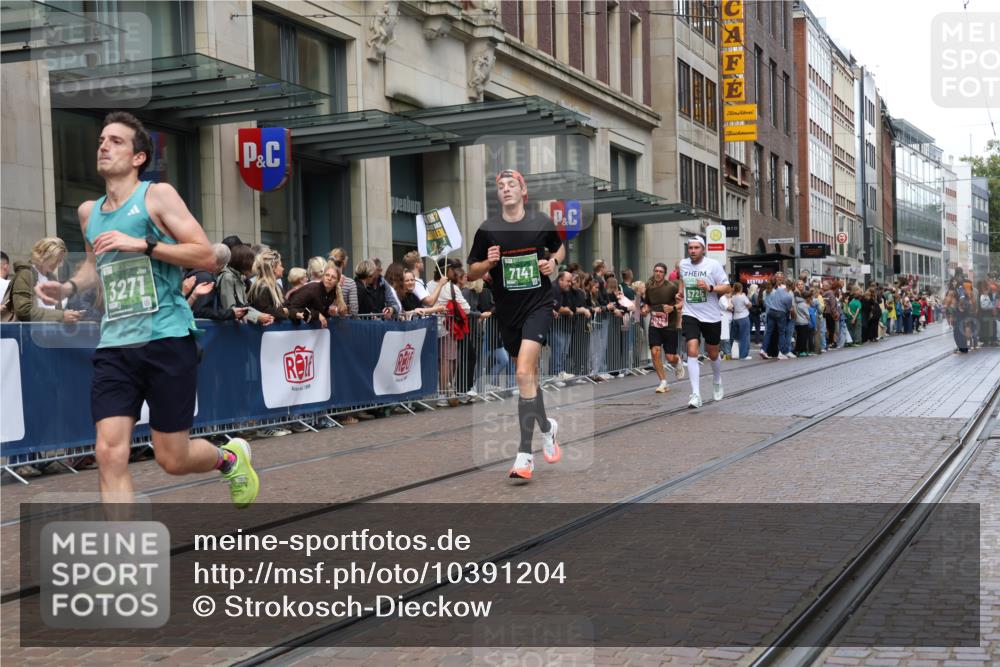 13.09.2026 - 21. swb-Marathon Bremen Strokosch-Dieckow http://msf.ph/oto/10391204 13.09.2026 13:05:15 Ziel 439, 1301, 1562, 1879, 3242, 3271, 3365, 5092, 5199, 5725, 6579, 7141, 1336, 1822, 2297, 3196, 4025, 4729, 6708, 7102, 9273, 9495 meine-sportfotos.de