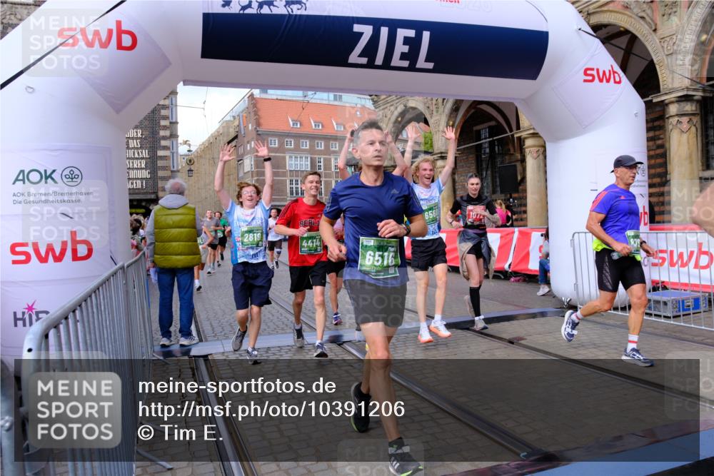 13.09.2026 - 21. swb-Marathon Bremen Tim E. http://msf.ph/oto/10391206 13.09.2026 13:36:58 Ziel 164, 813, 843, 1936, 2467, 2673, 2731, 2819, 2823, 3067, 3585, 3635, 3815, 3998, 4006, 4050, 4182, 4216, 4304, 4335, 4414, 4676, 4892, 5061, 5447, 5656, 5781, 5823, 6050, 6280, 6340, 6516, 6527, 6568, 6966, 7039, 7229, 7237, 7249, 7344, 7640, 7656, 7765, 7808, 8685, 8723, 8790, 9658, 9776, 9807, 10068, 10070 meine-sportfotos.de