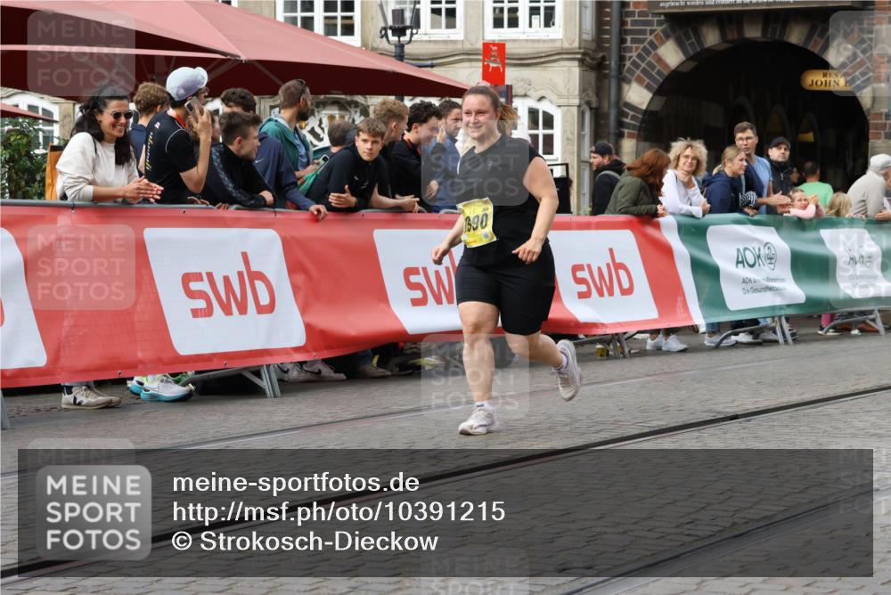 13.09.2026 - 21. swb-Marathon Bremen Strokosch-Dieckow http://msf.ph/oto/10391215 13.09.2026 11:15:17 Ziel 10271, 10325, 10557, 10605, 10752, 10776, 10805, 11085, 11288, 11645, 11673, 11694, 11810, 11876, 11974, 12110, 12191, 12193, 12333, 10606, 11424 meine-sportfotos.de