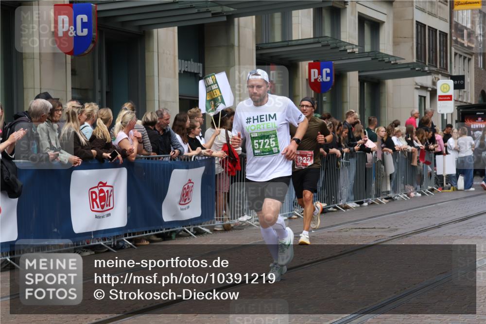 13.09.2026 - 21. swb-Marathon Bremen Strokosch-Dieckow http://msf.ph/oto/10391219 13.09.2026 13:05:16 Ziel 439, 1301, 1562, 1879, 2538, 3242, 3271, 3365, 5092, 5199, 5725, 6579, 7141, 1336, 1822, 2297, 3196, 4025, 4729, 6708, 7102, 9273 meine-sportfotos.de