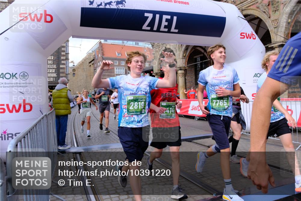 13.09.2026 - 21. swb-Marathon Bremen Tim E. http://msf.ph/oto/10391220 13.09.2026 13:36:59 Ziel 164, 551, 813, 843, 1936, 2467, 2673, 2731, 2819, 2823, 3067, 3541, 3585, 3635, 3815, 3874, 3998, 4006, 4050, 4182, 4216, 4304, 4335, 4414, 4676, 4892, 5061, 5447, 5656, 5781, 5823, 6050, 6280, 6340, 6516, 6527, 6568, 6966, 7039, 7229, 7237, 7249, 7344, 7640, 7656, 7765, 7808, 8498, 8685, 8723, 8790, 9658, 9776, 9807, 10068, 10070 meine-sportfotos.de