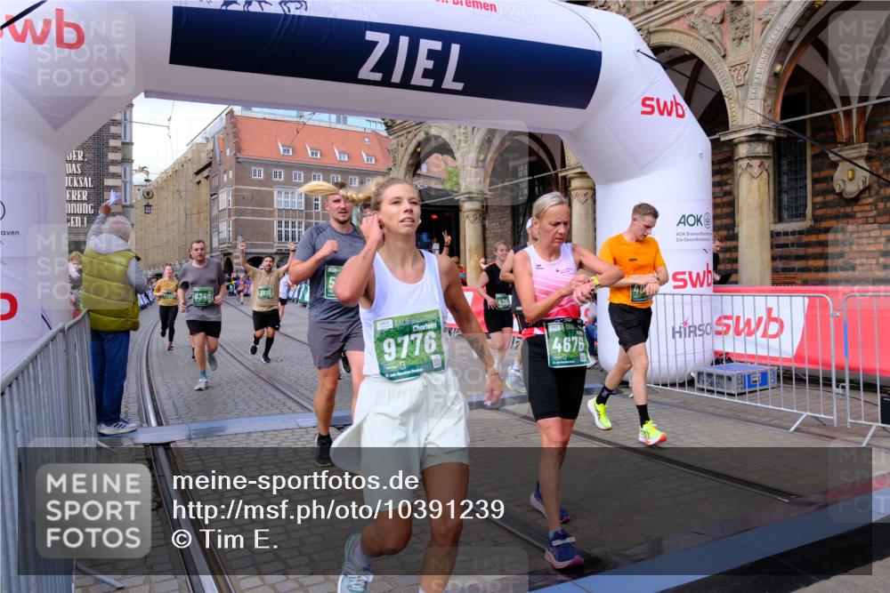 13.09.2026 - 21. swb-Marathon Bremen Tim E. http://msf.ph/oto/10391239 13.09.2026 13:37:00 Ziel 164, 551, 813, 843, 1936, 2275, 2467, 2673, 2731, 2819, 2823, 3067, 3541, 3585, 3635, 3815, 3874, 3998, 4006, 4050, 4182, 4216, 4304, 4335, 4414, 4676, 4892, 5061, 5447, 5656, 5781, 5823, 6050, 6280, 6340, 6516, 6568, 6966, 7039, 7229, 7237, 7249, 7344, 7640, 7656, 7765, 7808, 8498, 8685, 8723, 8790, 9658, 9776, 9807, 10068, 10070 meine-sportfotos.de