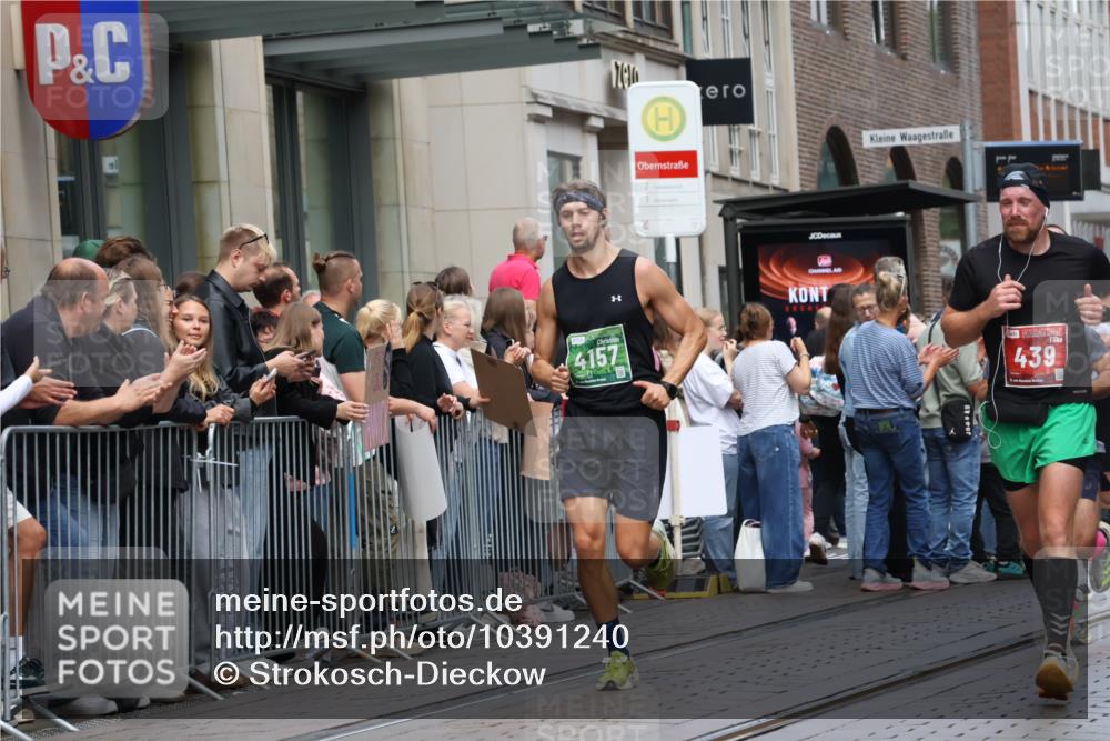 13.09.2026 - 21. swb-Marathon Bremen Strokosch-Dieckow http://msf.ph/oto/10391240 13.09.2026 13:05:27 Ziel 1017, 1301, 1562, 1745, 1879, 2538, 3242, 3271, 3520, 4157, 5199, 5725, 6025, 6058, 6579, 8706, 8877, 8973, 9010, 439, 1822, 2297, 3271, 3365, 4025, 4729, 5092, 7102, 7141, 9273 meine-sportfotos.de