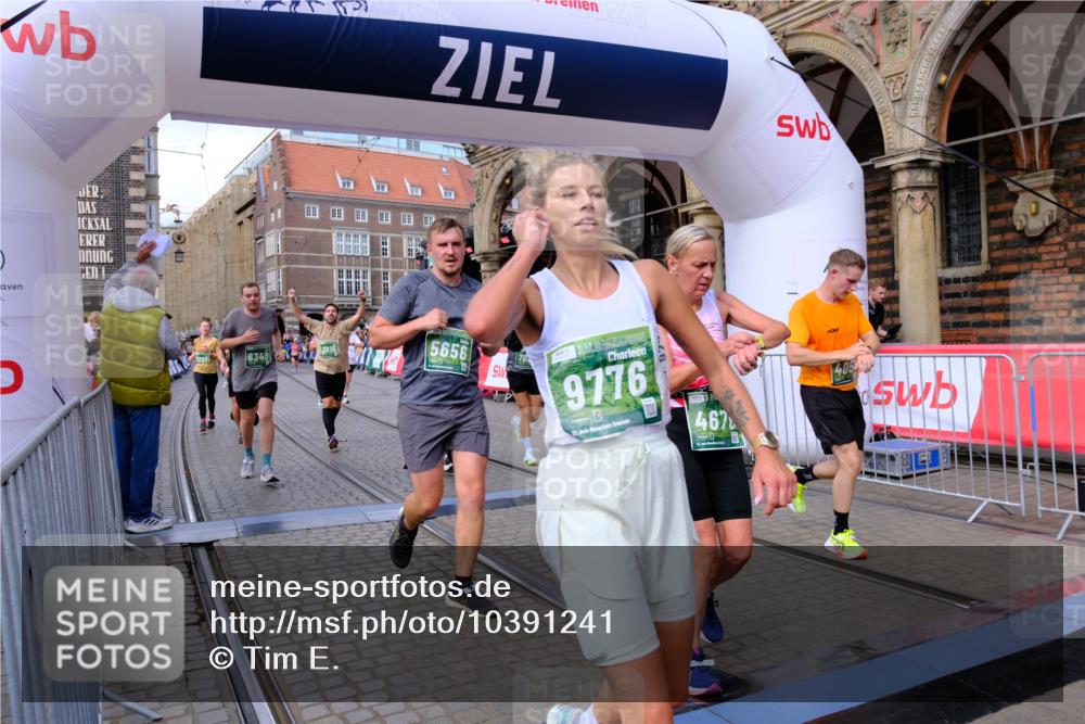 13.09.2026 - 21. swb-Marathon Bremen Tim E. http://msf.ph/oto/10391241 13.09.2026 13:37:00 Ziel 164, 551, 813, 843, 1936, 2275, 2467, 2673, 2731, 2819, 2823, 3067, 3541, 3585, 3635, 3815, 3874, 3998, 4006, 4050, 4182, 4216, 4304, 4335, 4414, 4676, 4892, 5061, 5447, 5656, 5781, 5823, 6050, 6280, 6340, 6516, 6568, 6966, 7039, 7229, 7237, 7249, 7344, 7640, 7656, 7765, 7808, 8498, 8685, 8723, 8790, 9658, 9776, 9807, 10068, 10070 meine-sportfotos.de