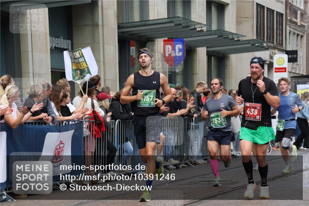 13.09.2026 - 21. swb-Marathon Bremen Strokosch-Dieckow http://msf.ph/oto/10391246 13.09.2026 13:05:29 Ziel 1017, 1301, 1562, 1745, 1879, 2538, 3242, 3520, 4157, 4712, 5199, 6025, 6058, 6579, 8334, 8706, 8877, 8973, 9010, 9918, 439, 1822, 2297, 3271, 3365, 4025, 5092, 5199, 5725, 6579, 7102, 7141, 9273 meine-sportfotos.de