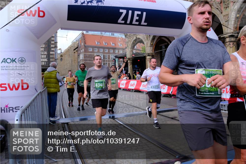 13.09.2026 - 21. swb-Marathon Bremen Tim E. http://msf.ph/oto/10391247 13.09.2026 13:37:02 Ziel 164, 551, 813, 843, 1936, 2275, 2673, 2819, 3541, 3585, 3635, 3815, 3874, 3998, 4006, 4050, 4304, 4335, 4414, 4676, 4892, 5061, 5236, 5355, 5447, 5656, 5823, 6050, 6280, 6340, 6408, 6516, 6568, 6966, 7039, 7229, 7237, 7640, 7656, 7765, 8498, 8685, 8723, 8790, 9658, 9776, 9807, 10068, 10070 meine-sportfotos.de