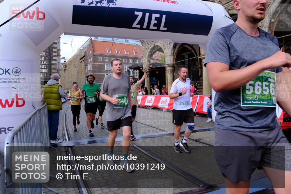 13.09.2026 - 21. swb-Marathon Bremen Tim E. http://msf.ph/oto/10391249 13.09.2026 13:37:02 Ziel 164, 551, 813, 843, 1936, 2275, 2673, 2819, 3541, 3585, 3635, 3815, 3874, 3998, 4006, 4050, 4304, 4335, 4414, 4676, 4892, 5061, 5236, 5355, 5447, 5656, 5823, 6050, 6280, 6340, 6408, 6516, 6568, 6966, 7039, 7229, 7237, 7640, 7656, 7765, 8498, 8685, 8723, 8790, 9658, 9776, 9807, 10068, 10070 meine-sportfotos.de
