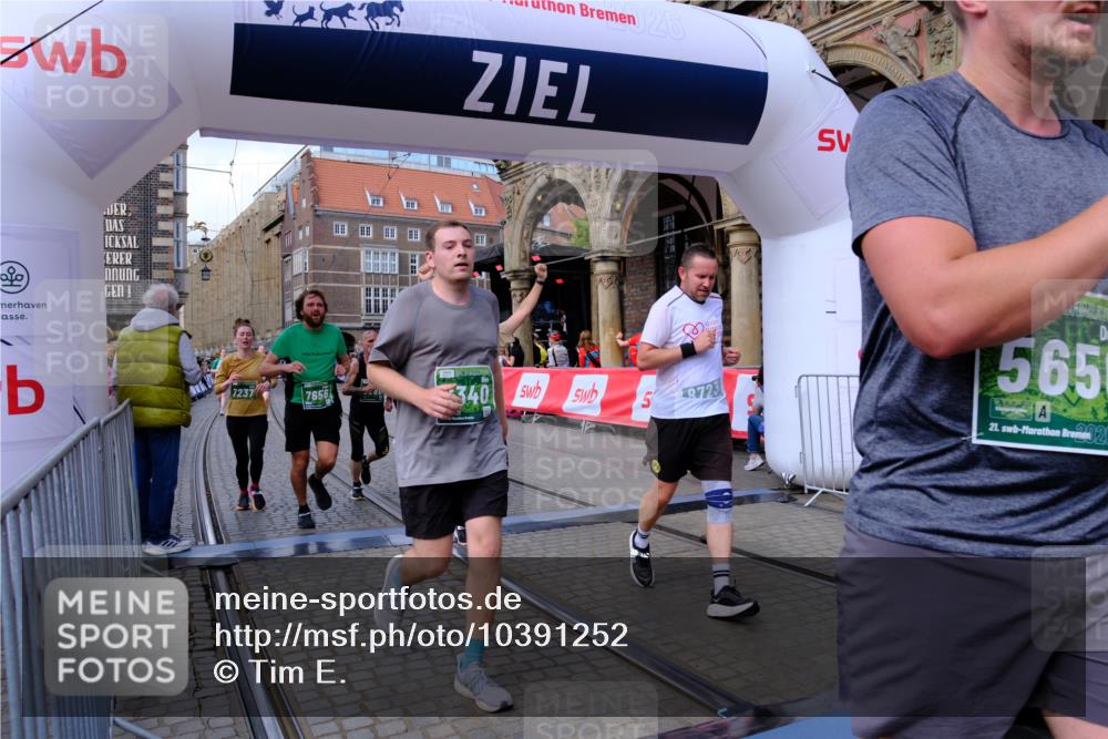 13.09.2026 - 21. swb-Marathon Bremen Tim E. http://msf.ph/oto/10391252 13.09.2026 13:37:02 Ziel 164, 551, 813, 843, 1936, 2275, 2673, 2819, 3541, 3585, 3635, 3815, 3874, 3998, 4006, 4050, 4304, 4335, 4414, 4676, 4892, 5061, 5236, 5355, 5447, 5656, 5823, 6050, 6280, 6340, 6408, 6516, 6568, 6966, 7039, 7229, 7237, 7640, 7656, 7765, 8498, 8685, 8723, 8790, 9658, 9776, 9807, 10068, 10070 meine-sportfotos.de