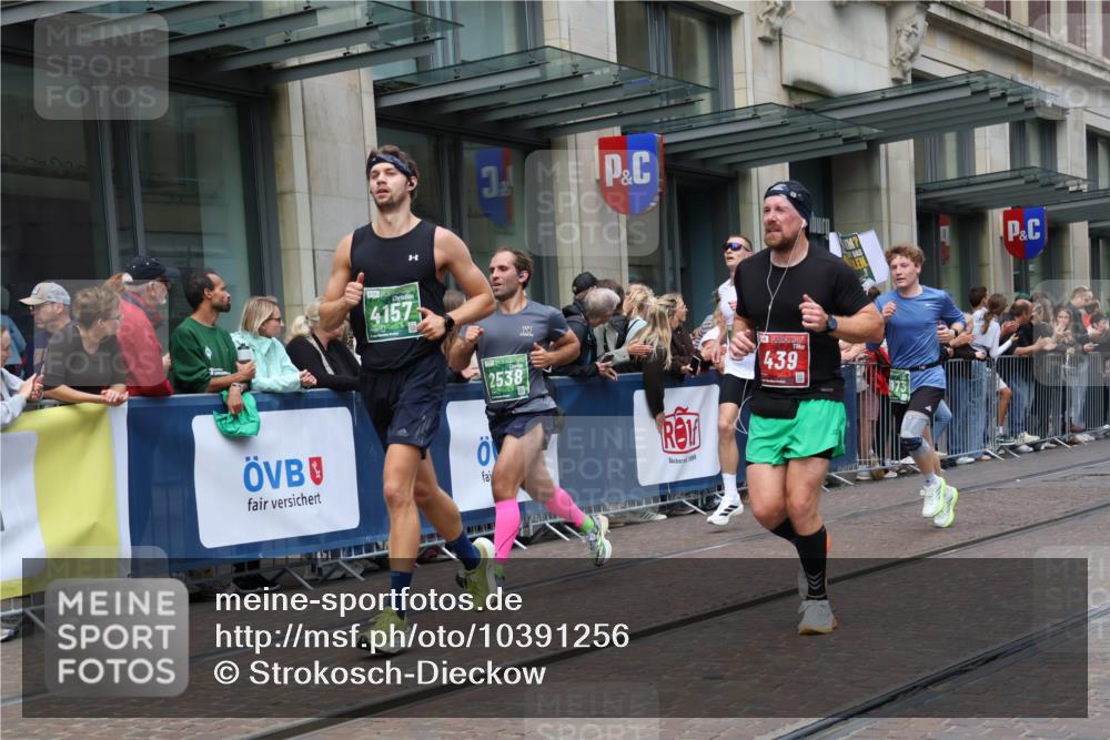 13.09.2026 - 21. swb-Marathon Bremen Strokosch-Dieckow http://msf.ph/oto/10391256 13.09.2026 13:05:31 Ziel 1017, 1301, 1562, 1745, 1879, 2538, 3520, 4157, 4712, 6025, 6058, 7399, 8334, 8706, 8877, 8973, 9010, 9918, 439, 3242, 3271, 3365, 4025, 5092, 5199, 5725, 6579, 7102, 7141, 9273 meine-sportfotos.de