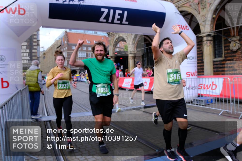 13.09.2026 - 21. swb-Marathon Bremen Tim E. http://msf.ph/oto/10391257 13.09.2026 13:37:04 Ziel 551, 813, 843, 1641, 1936, 2275, 2819, 3541, 3635, 3815, 3874, 3998, 4050, 4304, 4335, 4414, 4676, 4892, 5061, 5236, 5355, 5447, 5656, 5823, 6050, 6269, 6280, 6340, 6408, 6516, 6568, 6966, 7039, 7229, 7237, 7640, 7656, 7765, 8034, 8498, 8685, 8723, 8790, 9331, 9658, 9776, 9807 meine-sportfotos.de