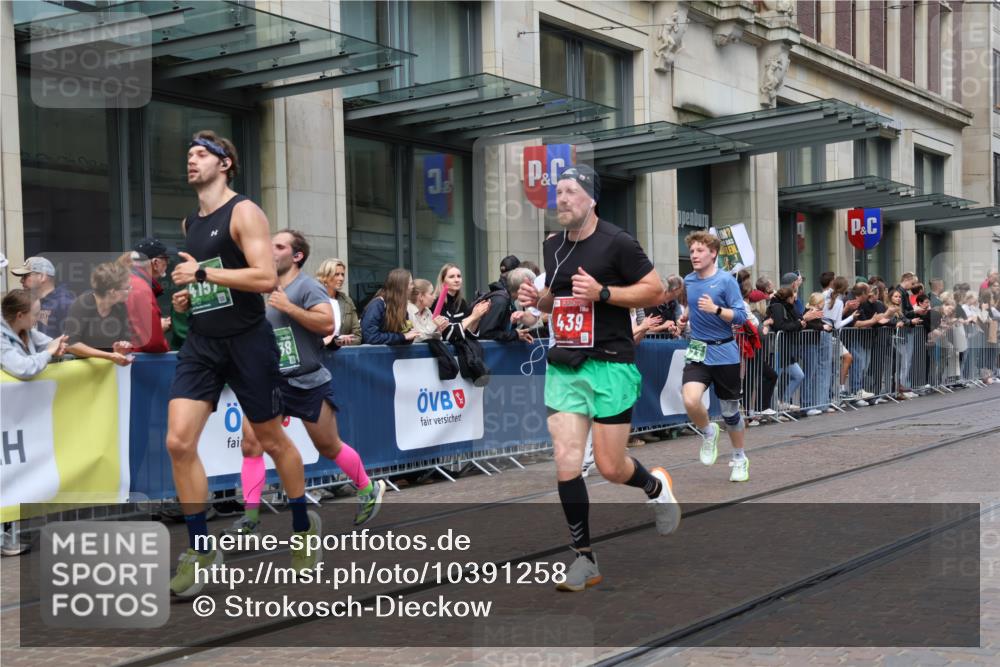 13.09.2026 - 21. swb-Marathon Bremen Strokosch-Dieckow http://msf.ph/oto/10391258 13.09.2026 13:05:32 Ziel 1017, 1301, 1562, 1745, 1879, 2538, 3520, 4157, 4712, 5803, 6025, 6058, 7399, 8334, 8706, 8877, 8973, 8983, 9010, 9918, 439, 3242, 3271, 3365, 4025, 5092, 5199, 5725, 6579, 7102, 7141, 9273 meine-sportfotos.de