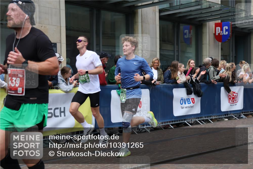 13.09.2026 - 21. swb-Marathon Bremen Strokosch-Dieckow http://msf.ph/oto/10391265 13.09.2026 13:05:33 Ziel 681, 1017, 1301, 1562, 1745, 1879, 2538, 3297, 3520, 4157, 4712, 5803, 6025, 6058, 7399, 8334, 8706, 8877, 8973, 8983, 9010, 9429, 9918, 439, 1562, 3242, 3271, 3365, 4025, 5092, 5199, 5725, 6579, 7141, 9273 meine-sportfotos.de