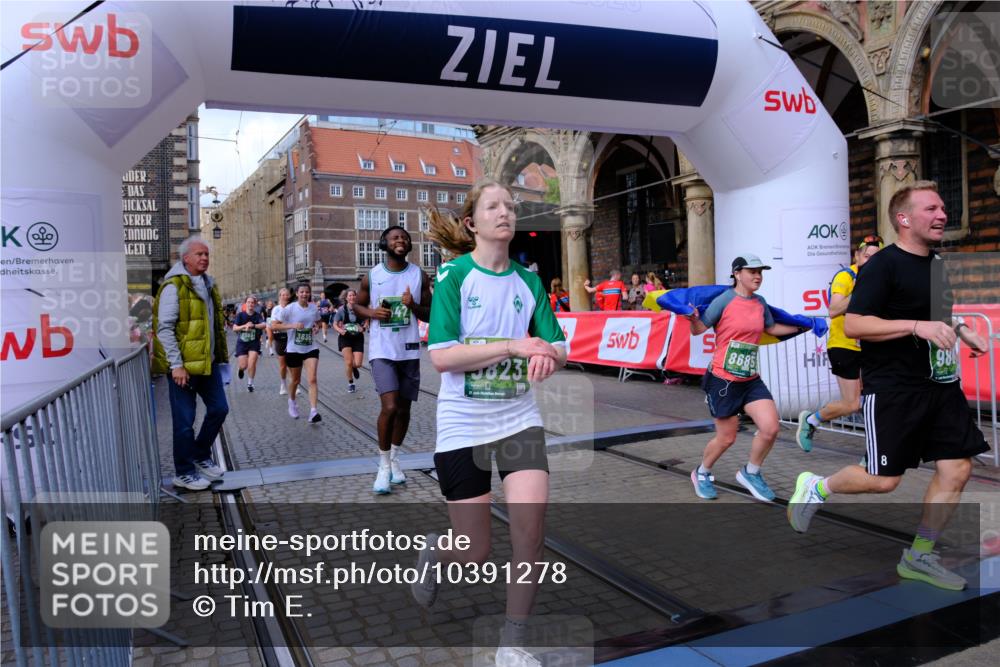13.09.2026 - 21. swb-Marathon Bremen Tim E. http://msf.ph/oto/10391278 13.09.2026 13:37:08 Ziel 551, 813, 843, 1641, 1849, 1936, 2241, 2275, 3122, 3541, 3635, 3787, 3815, 3874, 3998, 4261, 4304, 4335, 4892, 5236, 5355, 5447, 5823, 6050, 6056, 6269, 6280, 6340, 6408, 6966, 7039, 7046, 7229, 7237, 7398, 7640, 7656, 8034, 8498, 8685, 8723, 8839, 9331, 9589, 9658, 9807 meine-sportfotos.de
