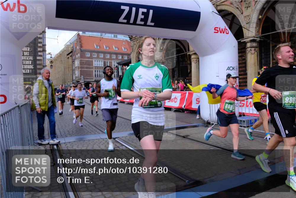 13.09.2026 - 21. swb-Marathon Bremen Tim E. http://msf.ph/oto/10391280 13.09.2026 13:37:09 Ziel 551, 813, 843, 1641, 1849, 1936, 2241, 2275, 2930, 3122, 3541, 3635, 3787, 3815, 3874, 3909, 3998, 4261, 4335, 4410, 4892, 5236, 5355, 5447, 5823, 6050, 6056, 6269, 6280, 6408, 6966, 7046, 7229, 7237, 7398, 7445, 7640, 7656, 8034, 8498, 8685, 8839, 9331, 9589, 9658, 9807 meine-sportfotos.de