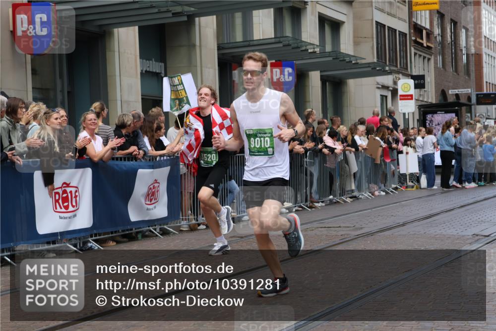 13.09.2026 - 21. swb-Marathon Bremen Strokosch-Dieckow http://msf.ph/oto/10391281 13.09.2026 13:05:37 Ziel 681, 1017, 1745, 1879, 2538, 3297, 3520, 4157, 4614, 4712, 5803, 6025, 6058, 6686, 7399, 8334, 8706, 8877, 8973, 8983, 9010, 9429, 9918, 439, 1301, 1562, 3242, 3271, 3365, 5092, 5199, 5725, 6579, 7141, 9273 meine-sportfotos.de