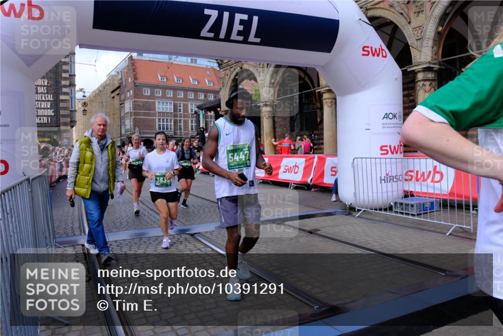 13.09.2026 - 21. swb-Marathon Bremen Tim E. http://msf.ph/oto/10391291 13.09.2026 13:37:10 Ziel 551, 813, 843, 1285, 1641, 1849, 1936, 2241, 2275, 2930, 3122, 3541, 3635, 3787, 3874, 3909, 3998, 4261, 4335, 4410, 4892, 5236, 5355, 5447, 5823, 6050, 6056, 6269, 6280, 6408, 6431, 6966, 7046, 7229, 7237, 7398, 7445, 7640, 8034, 8498, 8685, 8839, 9331, 9415, 9589, 9658, 9807, 9840 meine-sportfotos.de