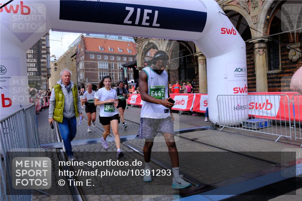 13.09.2026 - 21. swb-Marathon Bremen Tim E. http://msf.ph/oto/10391293 13.09.2026 13:37:10 Ziel 551, 813, 843, 1285, 1641, 1849, 1936, 2241, 2275, 2930, 3122, 3541, 3635, 3787, 3874, 3909, 3998, 4261, 4335, 4410, 4892, 5236, 5355, 5447, 5823, 6050, 6056, 6269, 6280, 6408, 6431, 6966, 7046, 7229, 7237, 7398, 7445, 7640, 8034, 8498, 8685, 8839, 9331, 9415, 9589, 9658, 9807, 9840 meine-sportfotos.de