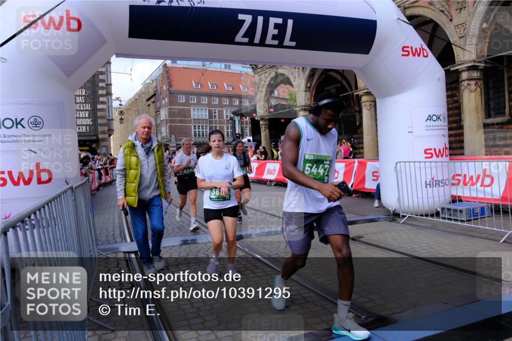 13.09.2026 - 21. swb-Marathon Bremen Tim E. http://msf.ph/oto/10391295 13.09.2026 13:37:10 Ziel 551, 813, 843, 1285, 1641, 1849, 1936, 2241, 2275, 2930, 3122, 3541, 3635, 3787, 3874, 3909, 3998, 4261, 4335, 4410, 4892, 5236, 5355, 5447, 5823, 6050, 6056, 6269, 6280, 6408, 6431, 6966, 7046, 7229, 7237, 7398, 7445, 7640, 8034, 8498, 8685, 8839, 9331, 9415, 9589, 9658, 9807, 9840 meine-sportfotos.de