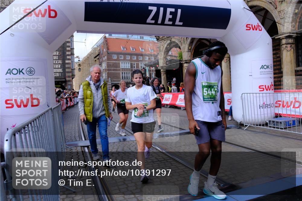 13.09.2026 - 21. swb-Marathon Bremen Tim E. http://msf.ph/oto/10391297 13.09.2026 13:37:10 Ziel 551, 813, 843, 1285, 1641, 1849, 1936, 2241, 2275, 2930, 3122, 3541, 3635, 3787, 3874, 3909, 3998, 4261, 4335, 4410, 4892, 5236, 5355, 5447, 5823, 6050, 6056, 6269, 6280, 6408, 6431, 6966, 7046, 7229, 7237, 7398, 7445, 7640, 8034, 8498, 8685, 8839, 9331, 9415, 9589, 9658, 9807, 9840 meine-sportfotos.de