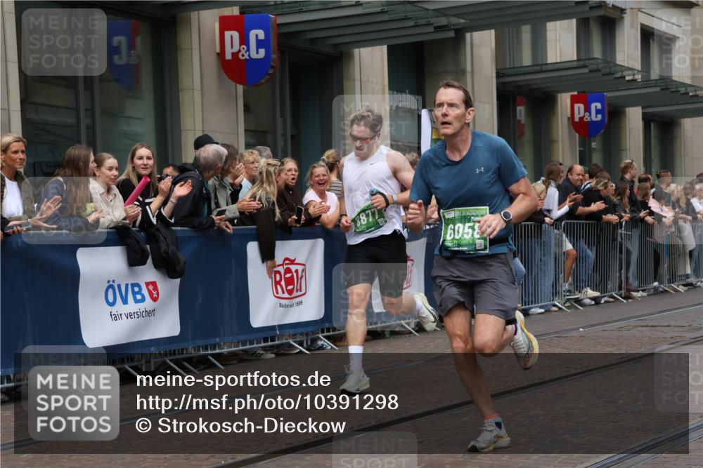13.09.2026 - 21. swb-Marathon Bremen Strokosch-Dieckow http://msf.ph/oto/10391298 13.09.2026 13:05:42 Ziel 681, 1017, 1745, 3297, 3466, 3520, 4157, 4614, 4712, 5803, 6025, 6058, 6686, 7336, 7399, 8334, 8670, 8706, 8877, 8973, 8983, 9010, 9429, 9918, 439, 1017, 1301, 1562, 1879, 2538, 3242, 3271, 3365, 5092, 5199, 5725, 6025, 6579, 7141, 8973 meine-sportfotos.de