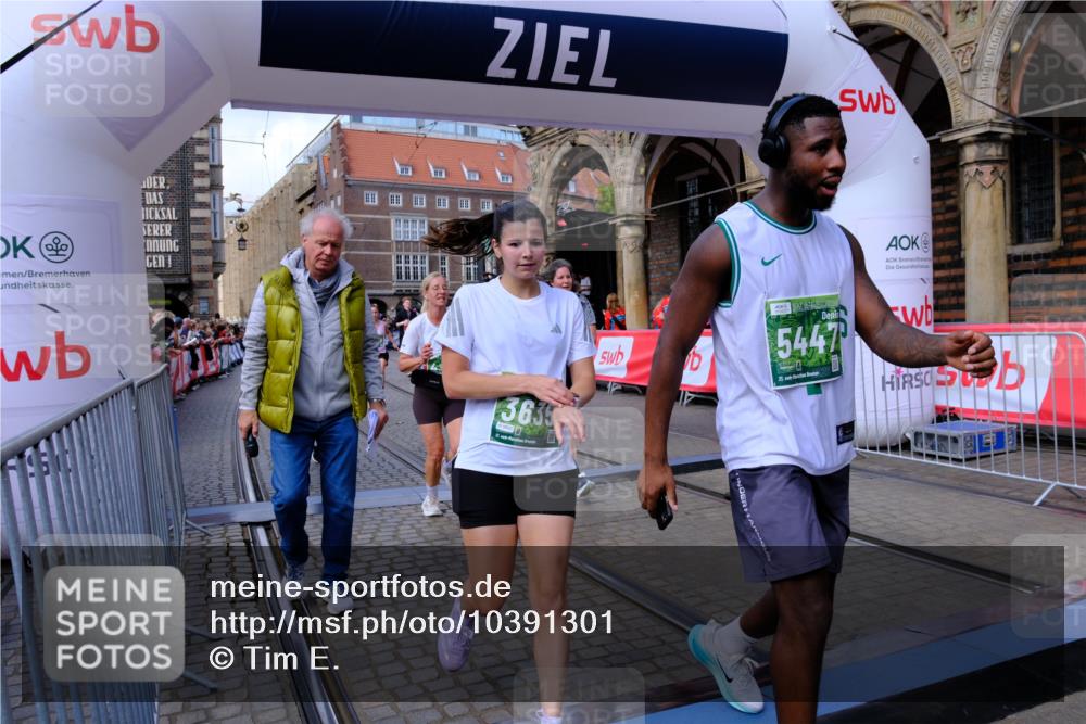 13.09.2026 - 21. swb-Marathon Bremen Tim E. http://msf.ph/oto/10391301 13.09.2026 13:37:10 Ziel 551, 813, 843, 1285, 1641, 1849, 1936, 2241, 2275, 2930, 3122, 3541, 3635, 3787, 3874, 3909, 3998, 4261, 4335, 4410, 4892, 5236, 5355, 5447, 5823, 6050, 6056, 6269, 6280, 6408, 6431, 6966, 7046, 7229, 7237, 7398, 7445, 7640, 8034, 8498, 8685, 8839, 9331, 9415, 9589, 9658, 9807, 9840 meine-sportfotos.de