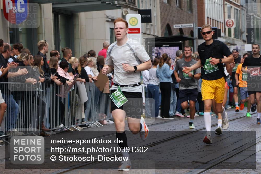 13.09.2026 - 21. swb-Marathon Bremen Strokosch-Dieckow http://msf.ph/oto/10391302 13.09.2026 13:05:43 Ziel 681, 1745, 3297, 3466, 3520, 4157, 4614, 4712, 5803, 6058, 6686, 7336, 7399, 8334, 8670, 8706, 8877, 8983, 9010, 9429, 9918, 439, 1017, 1301, 1562, 1879, 2538, 3242, 3271, 4157, 5092, 5199, 5725, 6025, 6579, 7141, 8973 meine-sportfotos.de