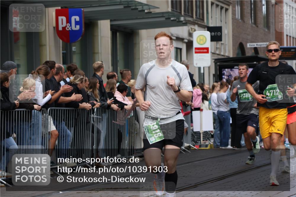 13.09.2026 - 21. swb-Marathon Bremen Strokosch-Dieckow http://msf.ph/oto/10391303 13.09.2026 13:05:43 Ziel 681, 1745, 3297, 3466, 3520, 4157, 4614, 4712, 5803, 6058, 6686, 7336, 7399, 8334, 8670, 8706, 8877, 8983, 9010, 9429, 9918, 439, 1017, 1301, 1562, 1879, 2538, 3242, 3271, 4157, 5092, 5199, 5725, 6025, 6579, 7141, 8973 meine-sportfotos.de