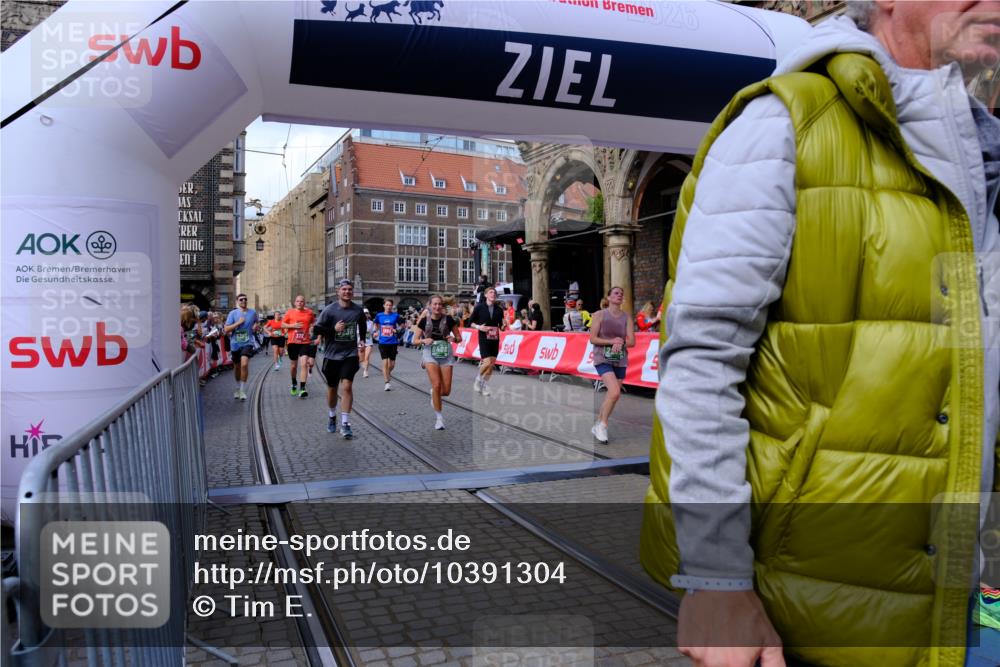 13.09.2026 - 21. swb-Marathon Bremen Tim E. http://msf.ph/oto/10391304 13.09.2026 13:37:13 Ziel 551, 813, 843, 950, 1285, 1641, 1849, 1936, 2241, 2275, 2930, 3122, 3541, 3635, 3787, 3874, 3909, 3998, 4261, 4335, 4410, 4448, 5236, 5355, 5447, 5823, 6050, 6056, 6269, 6408, 6431, 6966, 7046, 7398, 7445, 7640, 7937, 8034, 8498, 8685, 8839, 9310, 9331, 9415, 9589, 9658, 9807, 9840 meine-sportfotos.de