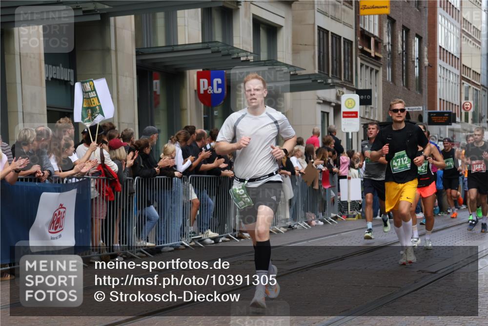 13.09.2026 - 21. swb-Marathon Bremen Strokosch-Dieckow http://msf.ph/oto/10391305 13.09.2026 13:05:44 Ziel 681, 1745, 3297, 3466, 3520, 4614, 4712, 5803, 6058, 6686, 7336, 7399, 8334, 8670, 8706, 8877, 8983, 9010, 9429, 9918, 439, 1017, 1301, 1562, 1879, 2538, 3242, 3271, 4157, 5092, 5199, 5725, 6025, 6579, 7141, 8973 meine-sportfotos.de