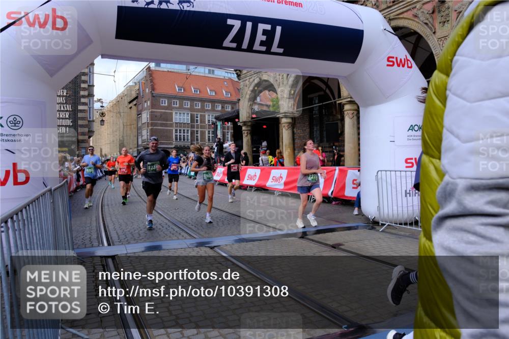 13.09.2026 - 21. swb-Marathon Bremen Tim E. http://msf.ph/oto/10391308 13.09.2026 13:37:13 Ziel 551, 813, 843, 950, 1285, 1641, 1849, 1936, 2241, 2275, 2930, 3122, 3541, 3635, 3787, 3874, 3909, 3998, 4261, 4335, 4410, 4448, 5236, 5355, 5447, 5823, 6050, 6056, 6269, 6408, 6431, 6966, 7046, 7398, 7445, 7640, 7937, 8034, 8498, 8685, 8839, 9310, 9331, 9415, 9589, 9658, 9807, 9840 meine-sportfotos.de