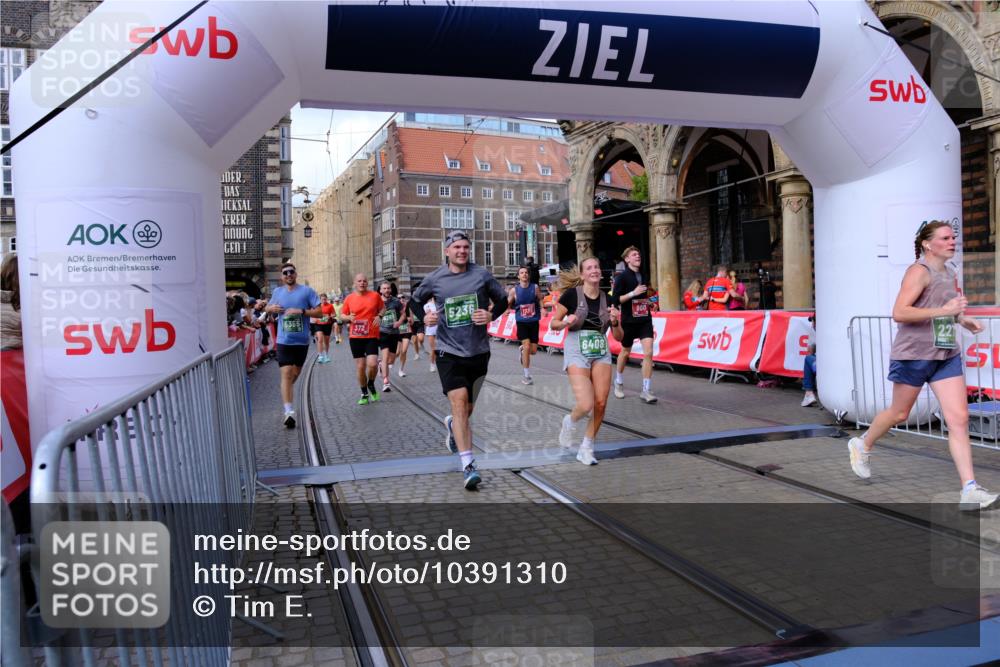 13.09.2026 - 21. swb-Marathon Bremen Tim E. http://msf.ph/oto/10391310 13.09.2026 13:37:14 Ziel 551, 813, 843, 950, 1285, 1641, 1849, 2241, 2275, 2930, 3122, 3541, 3635, 3787, 3874, 3909, 3998, 4261, 4335, 4410, 4448, 5236, 5355, 5447, 5823, 6056, 6269, 6408, 6431, 6966, 7046, 7398, 7445, 7640, 7937, 8034, 8498, 8685, 8839, 9310, 9331, 9415, 9589, 9807, 9840 meine-sportfotos.de