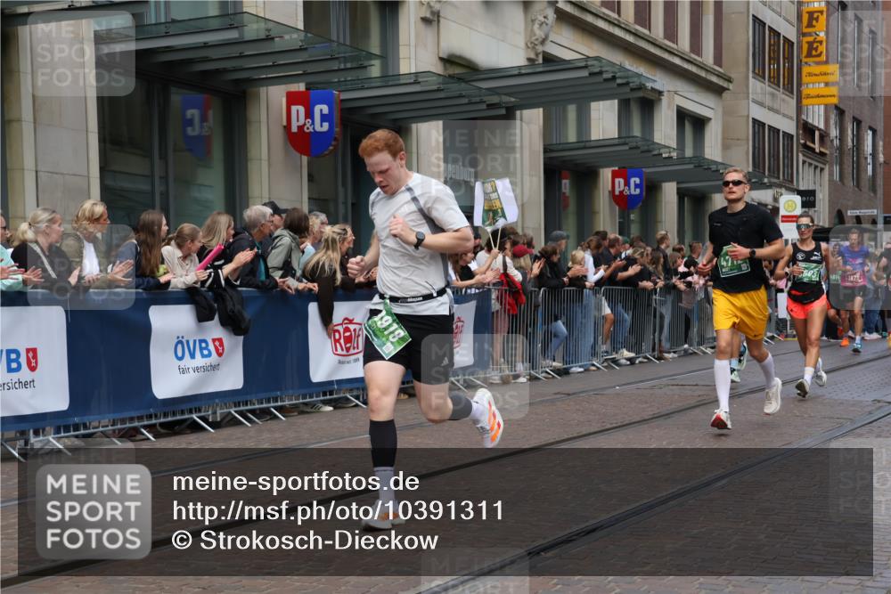 13.09.2026 - 21. swb-Marathon Bremen Strokosch-Dieckow http://msf.ph/oto/10391311 13.09.2026 13:05:45 Ziel 681, 1745, 3297, 3466, 3520, 4614, 4712, 5803, 6058, 6686, 7336, 7399, 8334, 8670, 8706, 8877, 8983, 9010, 9429, 9918, 1017, 1301, 1562, 1879, 2538, 3242, 3271, 3520, 4157, 5092, 5199, 5725, 6025, 6579, 7141, 8973, 9010 meine-sportfotos.de