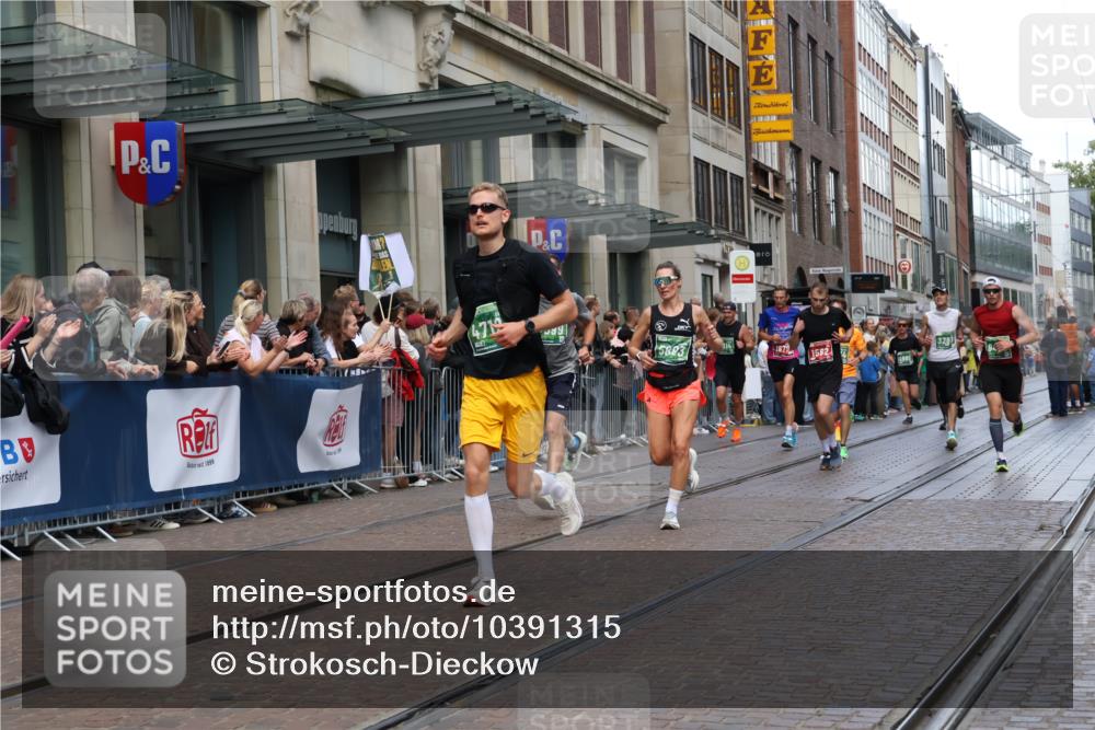 13.09.2026 - 21. swb-Marathon Bremen Strokosch-Dieckow http://msf.ph/oto/10391315 13.09.2026 13:05:46 Ziel 681, 1745, 1901, 3297, 3466, 4614, 4712, 5803, 6058, 6686, 7336, 7399, 8334, 8670, 8706, 8877, 8983, 9429, 9918, 1017, 1301, 1562, 1745, 1879, 2538, 3242, 3271, 3520, 4157, 5199, 5725, 6025, 6579, 7141, 8706, 8973, 9010 meine-sportfotos.de